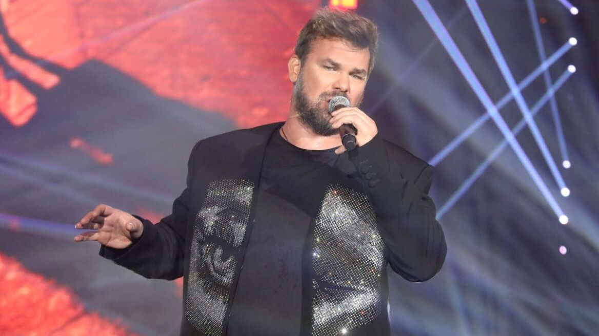  Γιώργος Σαμπάνης: Αντιδράσεις για τη συμπεριφορά του σε θαμώνα που έκανε πρόταση γάμου στη σκηνή - Η αγένεια στο μεγαλείο της, γράφουν στο TikTok