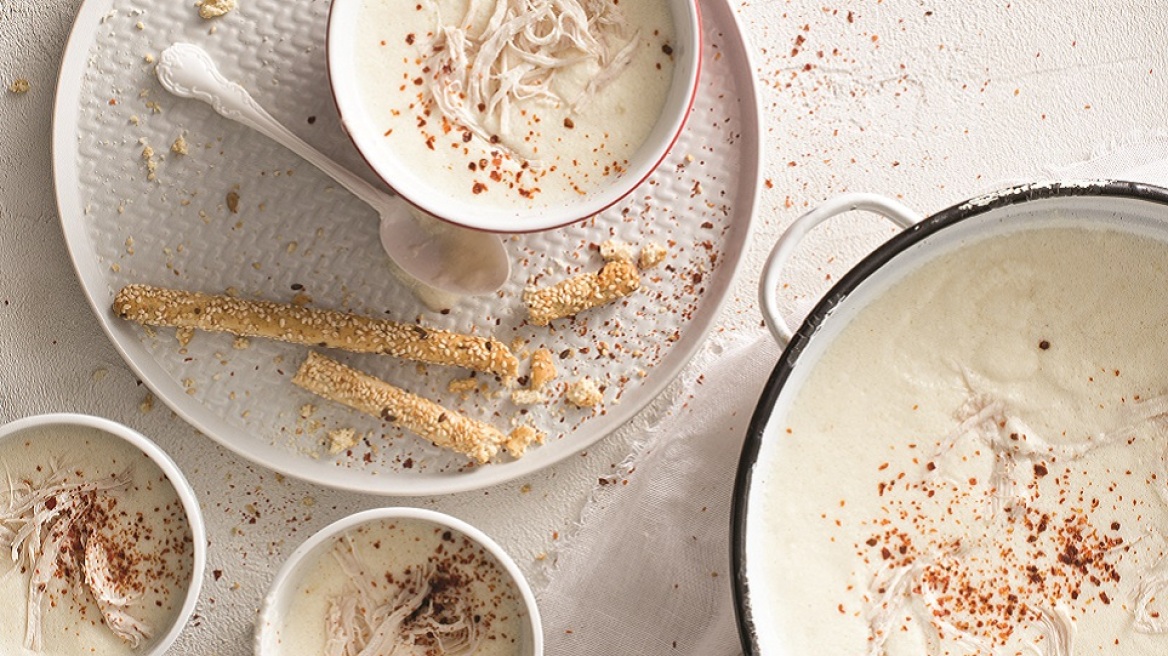 Κοτόσουπα με τραχανά αβγολέμονο