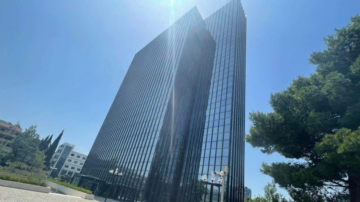 «Μπάμπης Βωβός Διεθνής Τεχνική»: Νέα σφυριά για οικόπεδα στο Μαρούσι (pics)