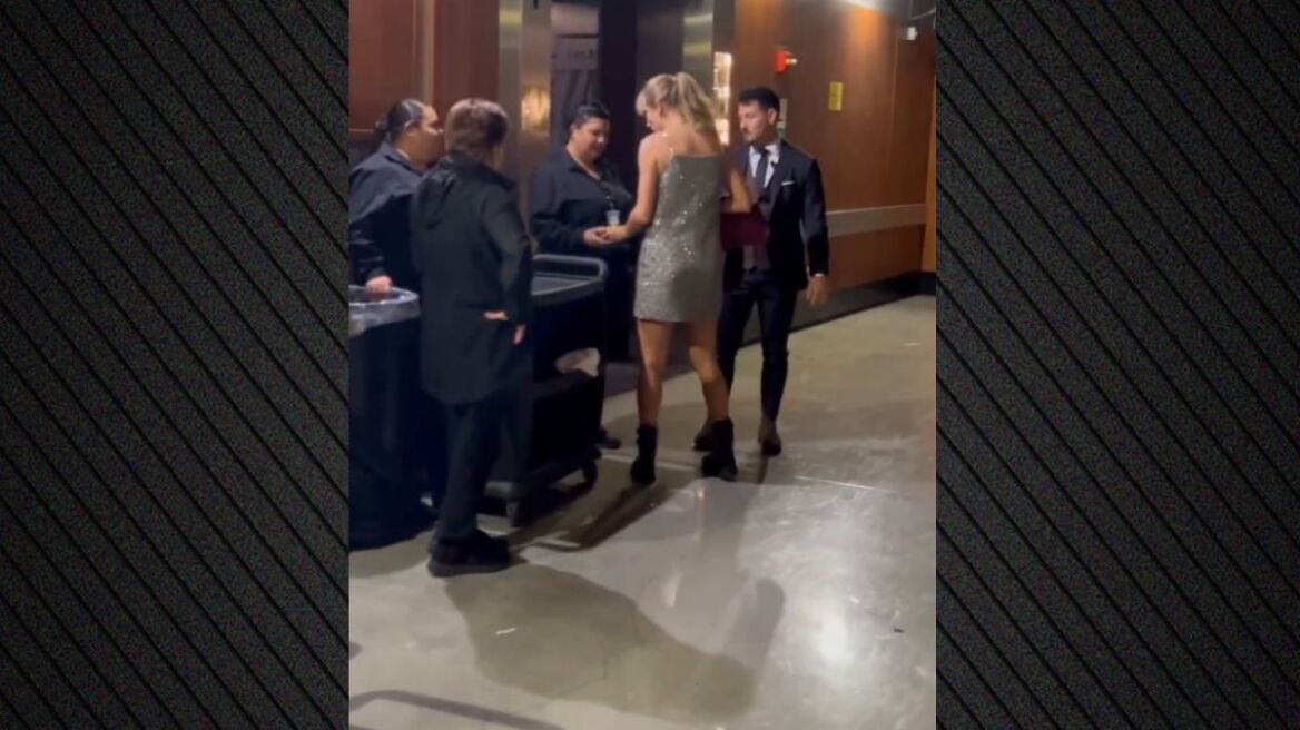 Τέιλορ Σουίφτ: Η ευγενική χειρονομία που έκανε για το προσωπικό στα παρασκήνια των Grammys