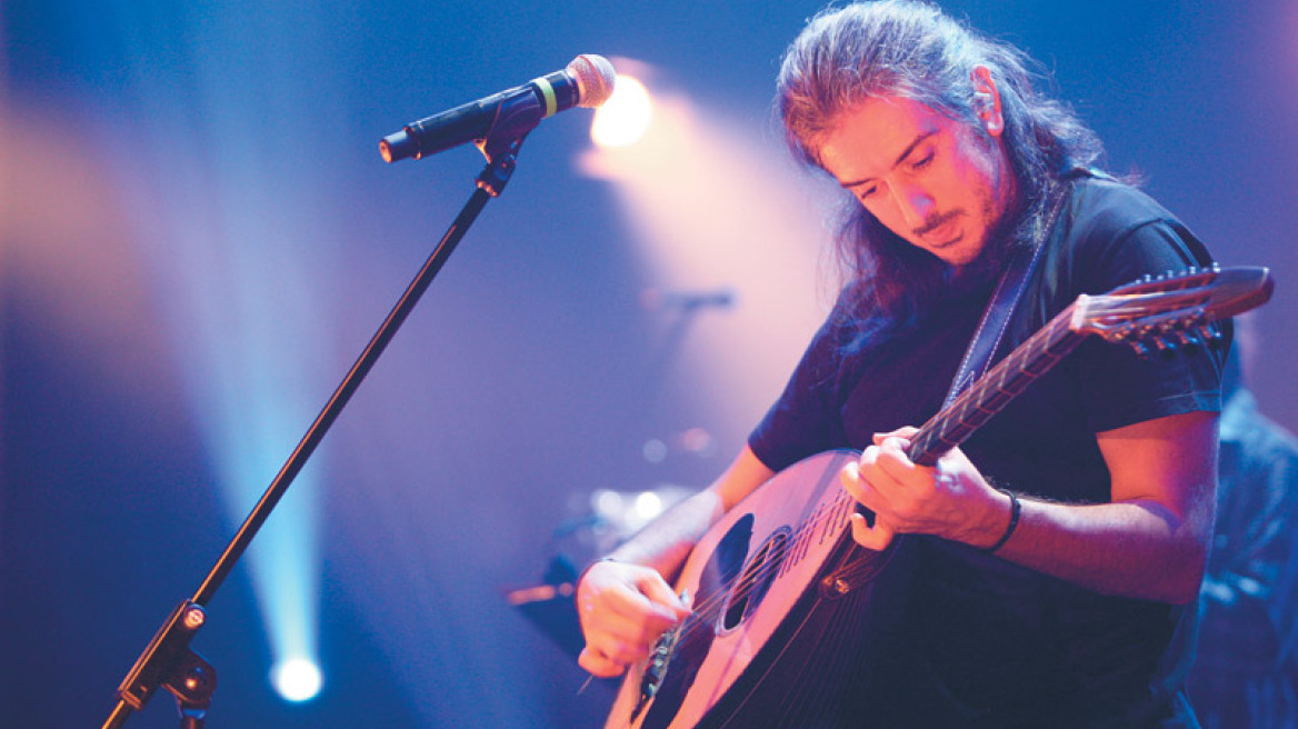 Γιάννης Χαρούλης: Ετοιμάζεται για ζωντανές εμφανίσεις στην Αθήνα 