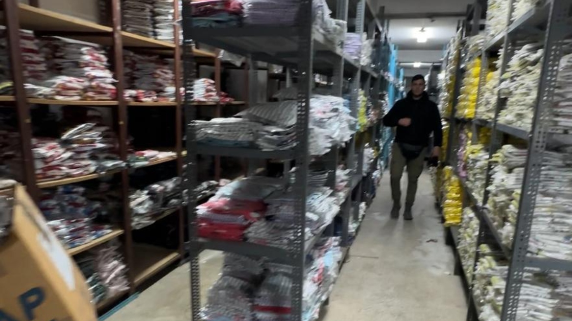 Θεσσαλονίκη: Πάνω από 62.000 προϊόντα «μαϊμού» βρέθηκαν σε αποθήκη στον Εύοσμο 