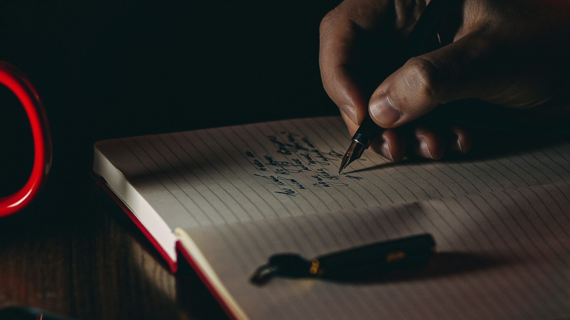 Γυναίκα 100 ετών κρατά ημερολόγιο τα τελευταία 90 χρόνια - Έφτιαξε μια μοναδική χρονοκάψουλα