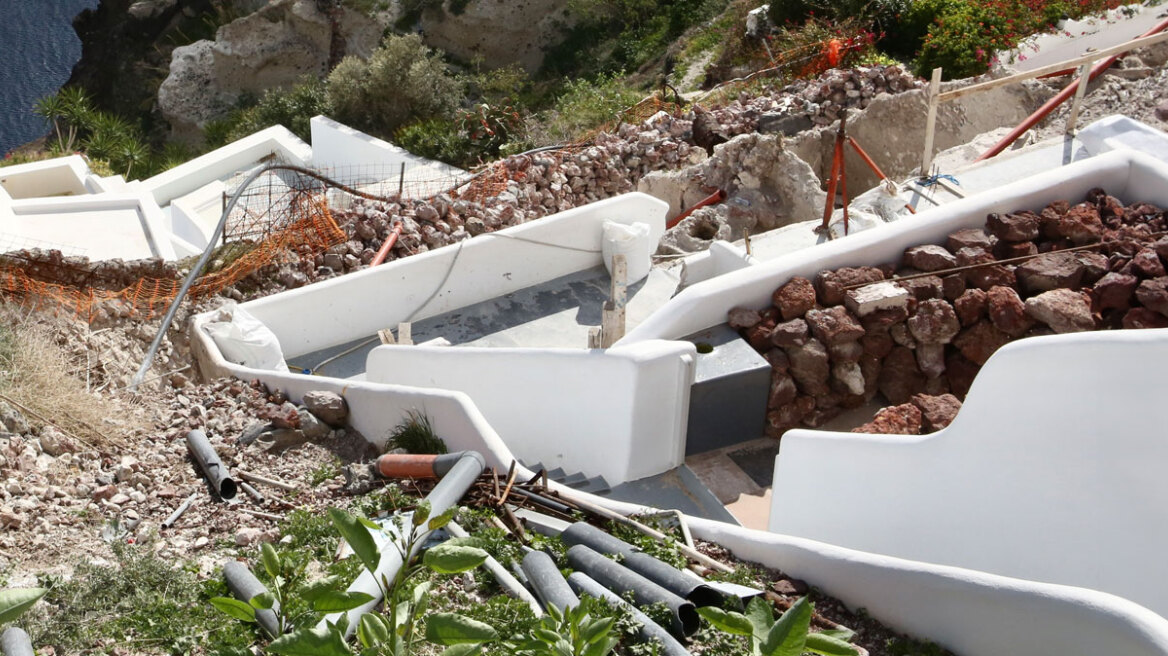 Βεράντες στον αέρα, τζακούζι στον γκρεμό: Πώς ανακατασκευάζεται κτίσμα που έπεσε στον σεισμό του 1956 στην Καλντέρα της Σαντορίνης