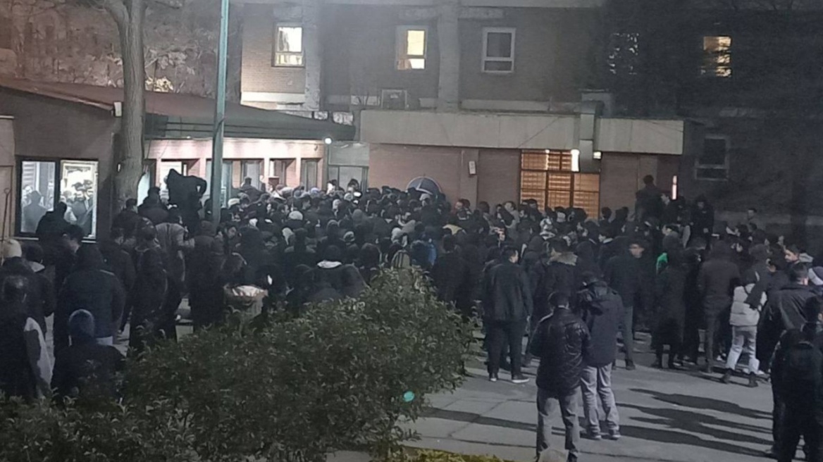 Διαδήλωση στο πανεπιστήμιο της Τεχεράνης μετά τη δολοφονία 19χρονου φοιτητή 