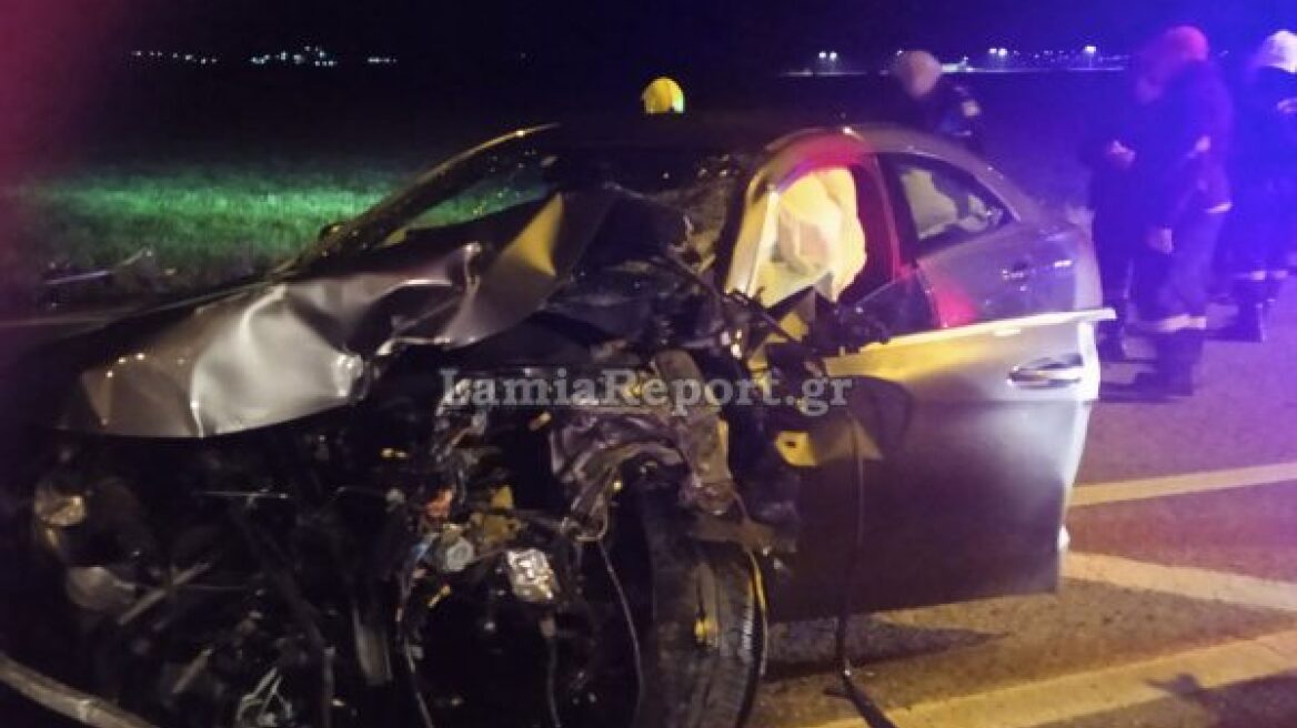 Μετωπική σύγκρουση ΙΧ στο δρόμο Λαμίας - Καρπενησίου: Ένας νεκρός και δύο τραυματίες, δείτε φωτογραφίες