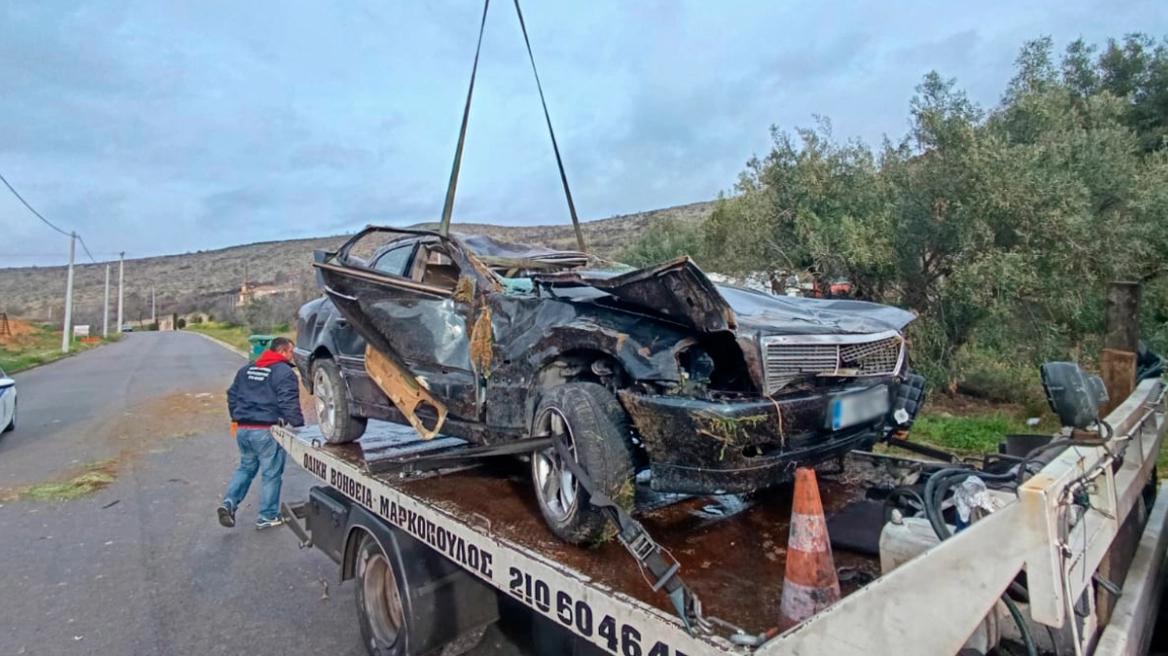 Τροχαίο δυστύχημα με νεκρό έναν 15χρονο στη Φυλή - Το αυτοκίνητο έγινε σμπαράλια