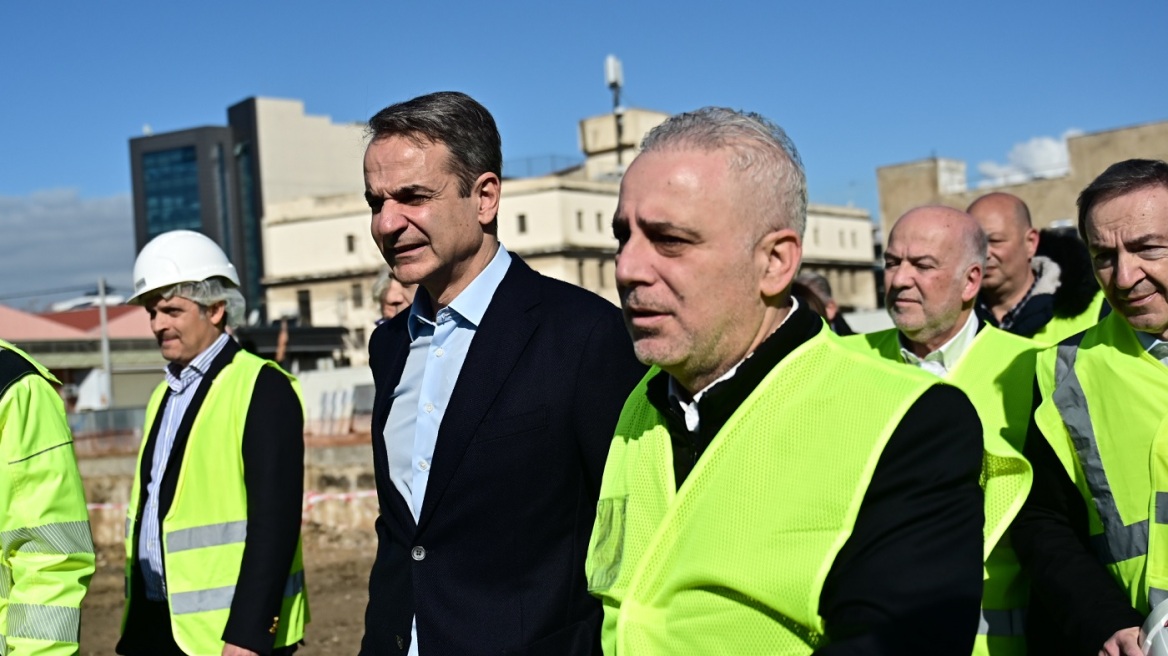 Στο εργοτάξιο του νέου Δικαστικού Μεγάρου και του Μουσείου Ενάλιων Αρχαιοτήτων στον Πειραιά ο Μητσοτάκης: Το πρώτο λιμάνι της χώρας αλλάζει όψη