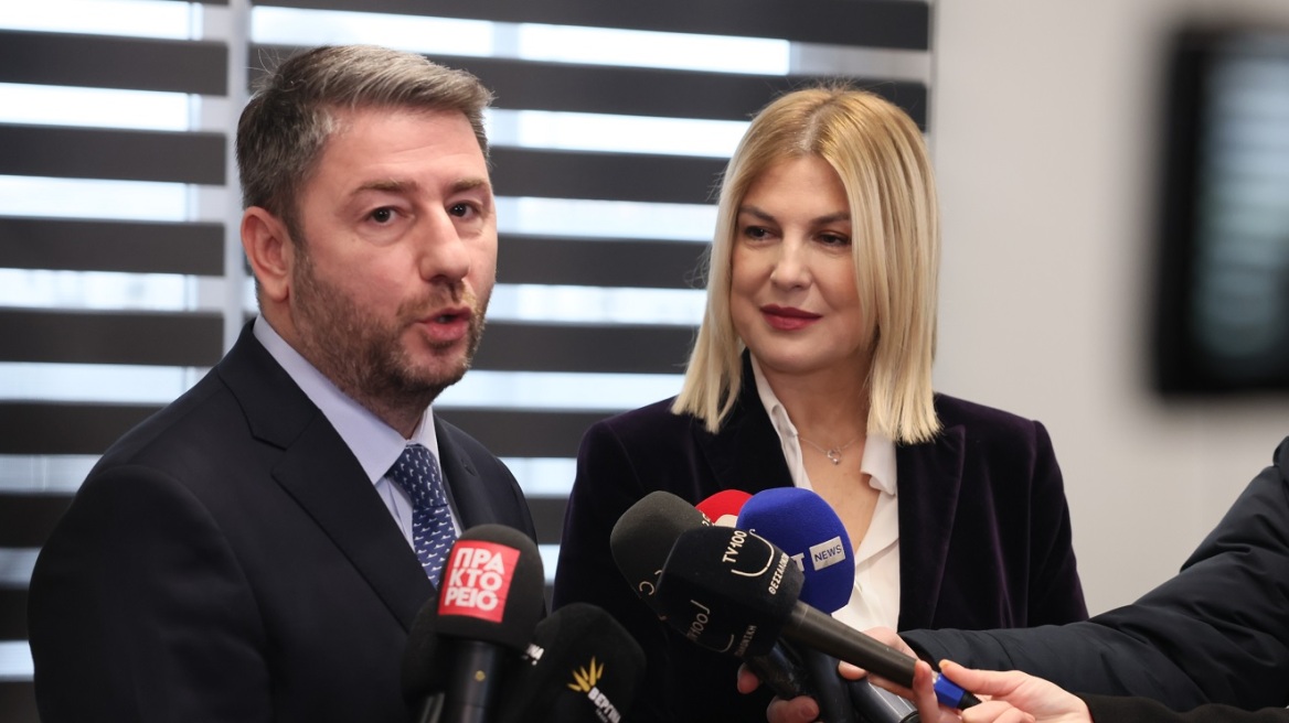 ΠΑΣΟΚ: Πότε και γιατί άλλαξε ρότα για τις μεταγραφές βουλευτών  - Οι καραμπόλες στα ψηφοδέλτια