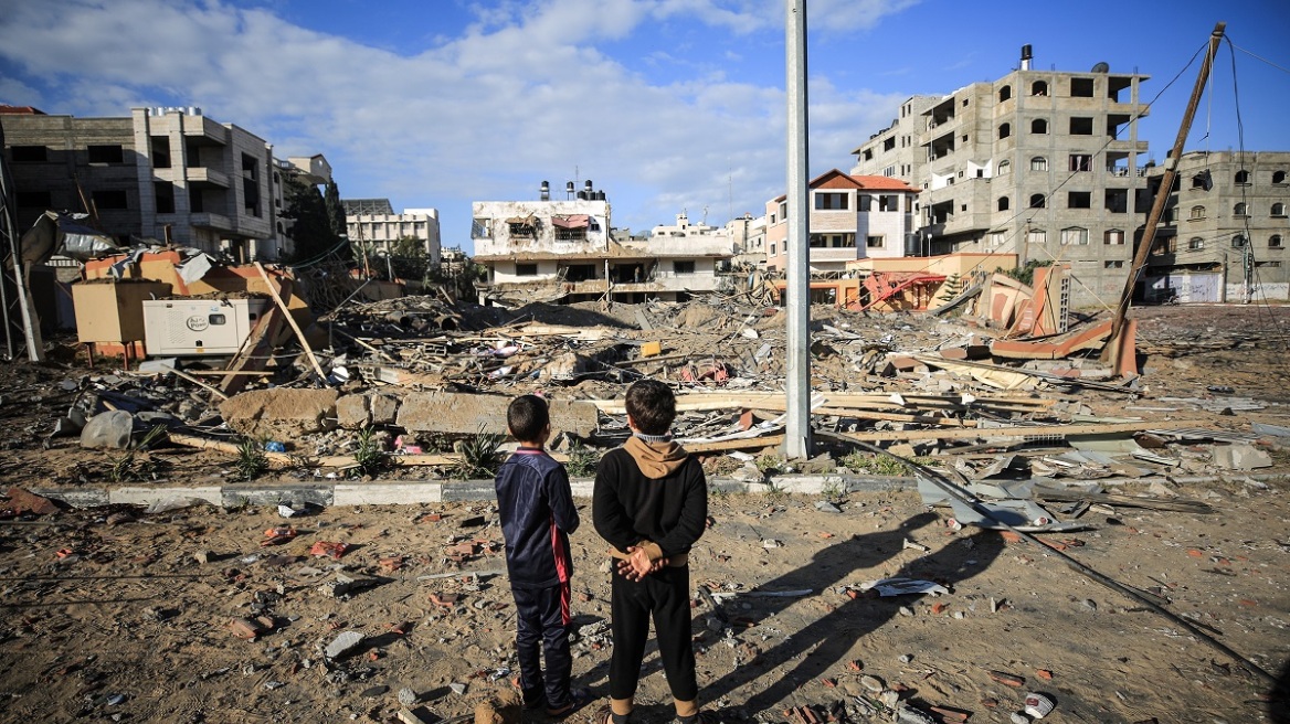 11χρονος έχει απομείνει μόνος στη Λωρίδα της Γάζας και βοηθάει στο νοσοκομείο: «Έχει δει τουλάχιστον 5.000 νεκρούς»