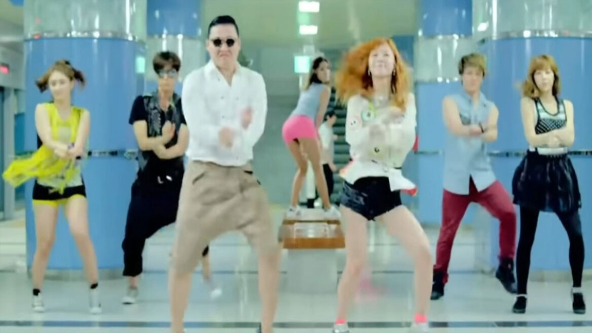 «Δεν το ξέρει κανείς»: Ένας περίεργος τύπος εξήγησε το νόημα του Gangnam Style 13 χρόνια μετά τη κυκλοφορία του