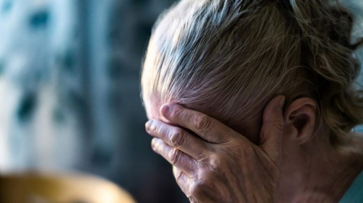 Πέταξε 1.200 ευρώ από το μπαλκόνι για να σώσει το παιδί της - Νέα απάτη στο Ηράκλειο