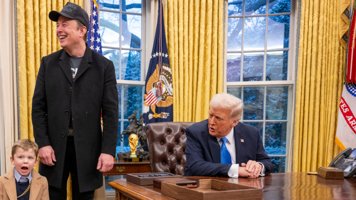 Γιατί η δεύτερη θητεία Τραμπ είναι ήδη καταιγιστική - Συνεχώς δίπλα του ο Έλον Μασκ, με πρόσβαση σε απόρρητα αρχεία