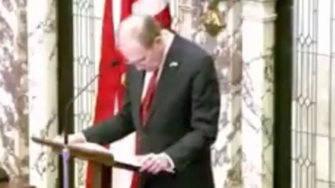 Μισισίπι: Κατέρρευσε στο βήμα ο αναπληρωτής κυβερνήτης - «Ήμουν αφυδατωμένος» λέει ο 77χρονος