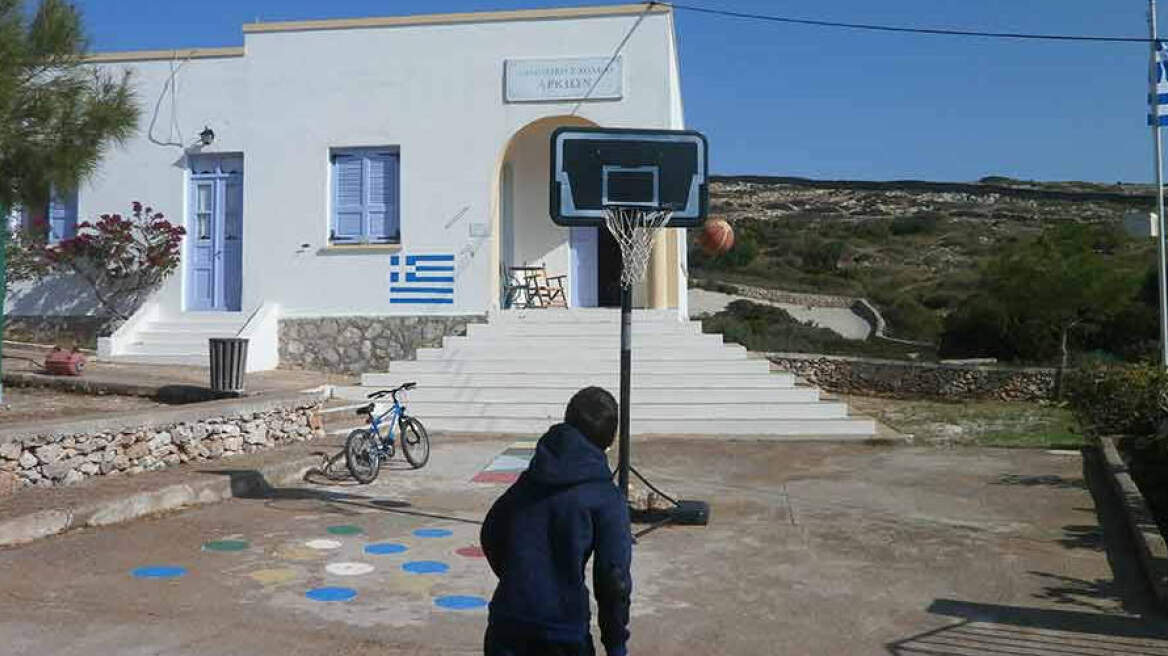 Αποφοιτά ο μοναδικός μαθητής από το σχολείο στους Αρκιούς 