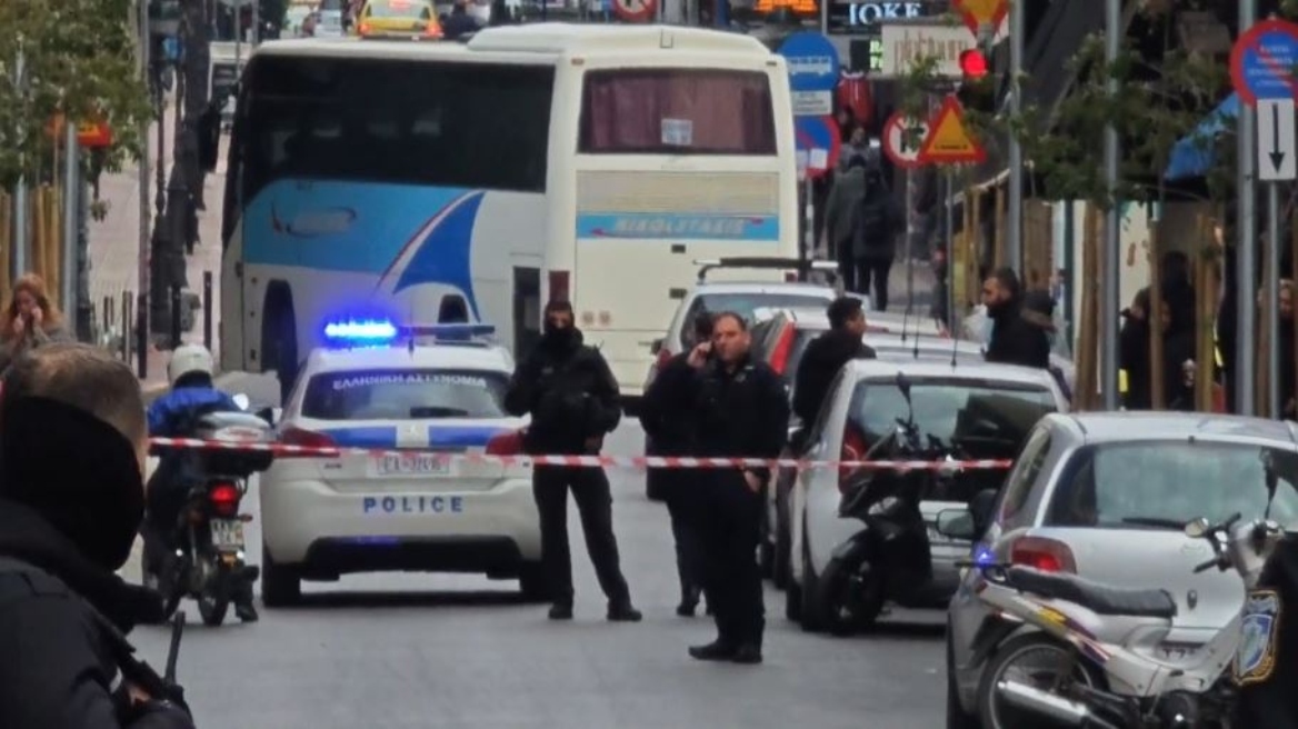 Φάρσα το τηλεφώνημα για βόμβα σε τράπεζα στον Πειραιά 