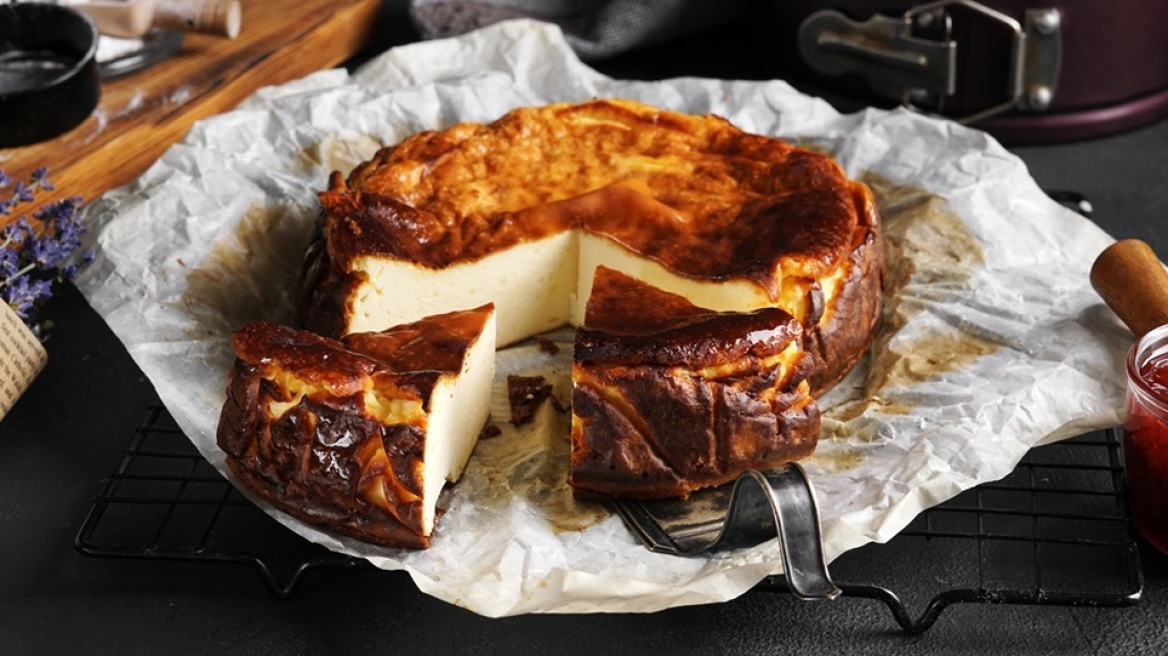 Πεντανόστιμα πιάτα-έκπληξη με τυρί και γιαούρτι: Ένα πλήρες μενού για το Σαββατοκύριακο