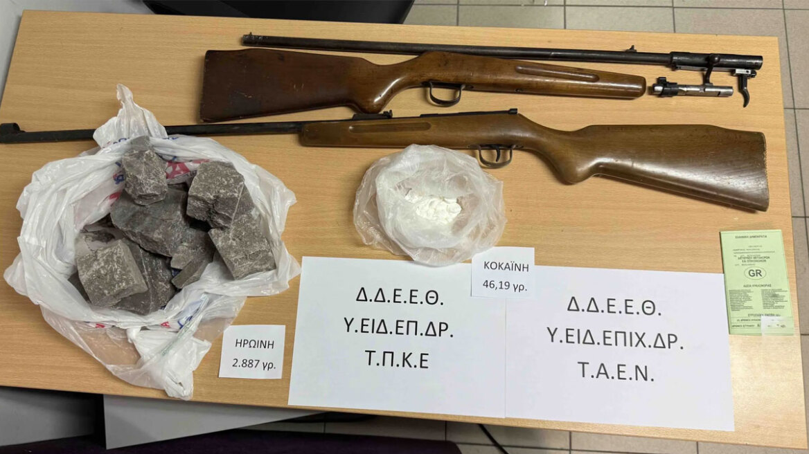 Συνελήφθη 43χρονος στη Θεσσαλονίκη - Έκρυβε 3 κιλά ηρωίνης σε κρύπτη στο ντουλαπάκι του αυτοκινήτου