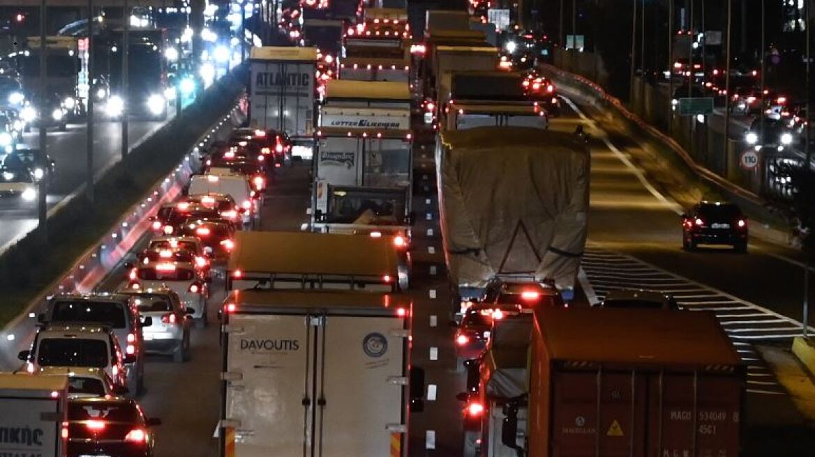 Καραμπόλα τεσσάρων οχημάτων στην άνοδο του Κηφισού - Αποκαταστάθηκε η κυκλοφορία στο ρεύμα προς Λαμία