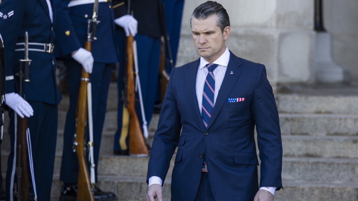 Επίσκεψη Χέγκσεθ στο Γκουαντάναμο – Ο Τραμπ θέλει να το μετατρέψει σε κέντρο κράτησης μεταναστών