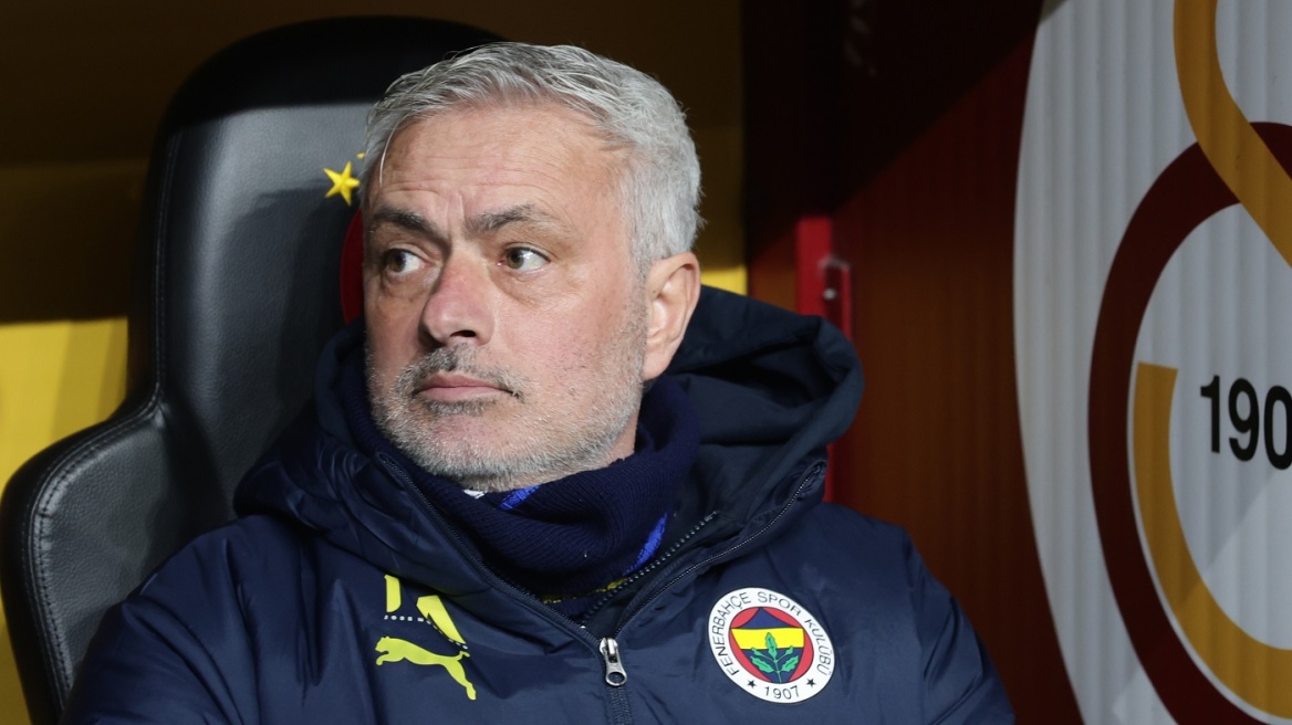 Ζοσέ Μουρίνιο: Η Γαλατάσαραϊ τον κατηγορεί για ρατσισμό - «Πηδούσαν σαν πίθηκοι στον πάγκο» είπε ο Special One