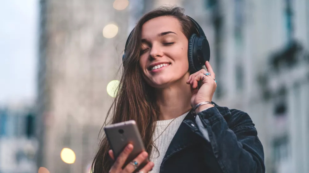 GenZ: Το δημοφιλές αξεσουάρ που ενοχοποιείται για νευρολογικά προβλήματα στους εφήβους