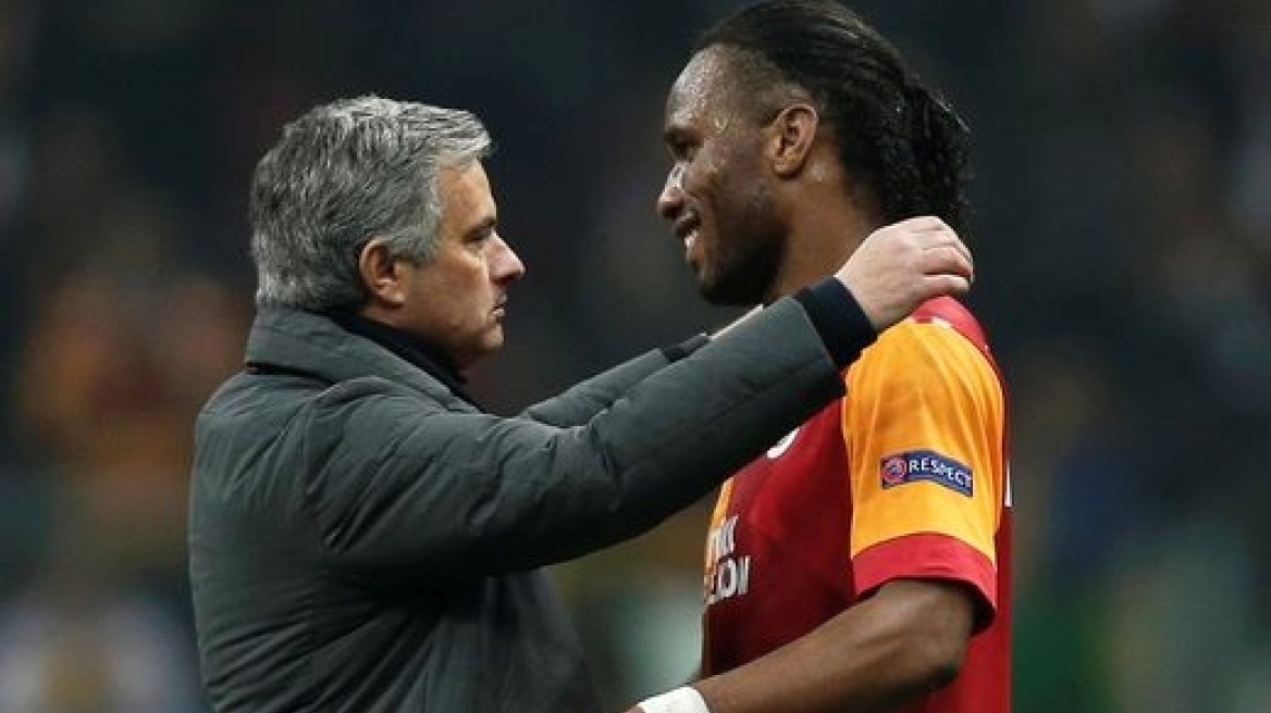 Ο Ντρογκμπά υπερασπίζεται τον Μουρίνιο: «Πώς μπορεί ο "μπαμπάς" μου να είναι ρατσιστής;»