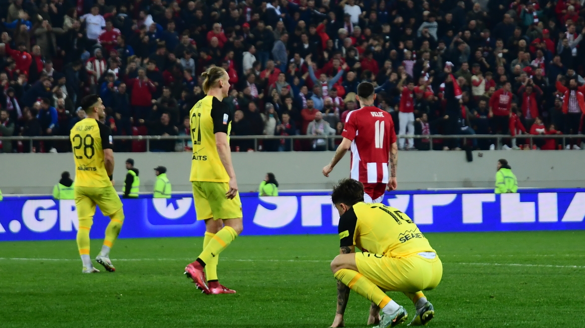 Η ΑΕΚ έχει δεχτεί 23 γκολ στην Ελλάδα στη φετινή σεζόν, τα 10 από τον Ολυμπιακό