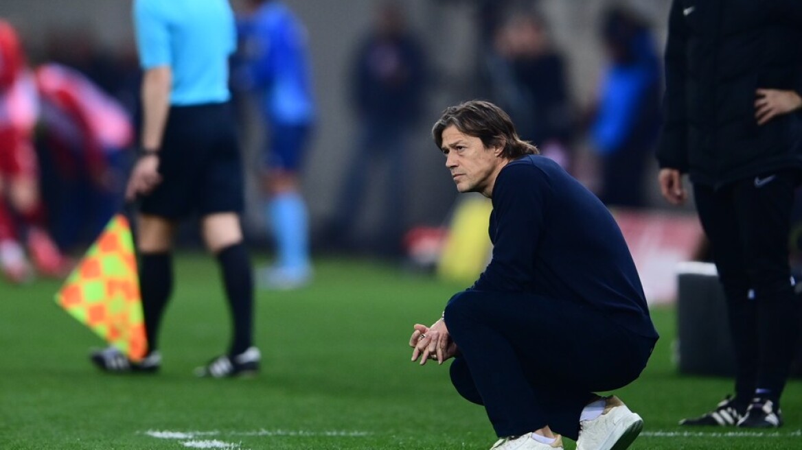 Ολυμπιακός-ΑΕΚ: Οι φίλαθλοι των «ερυθρολεύκων» φώναξαν το όνομα του Αλμέιδα μετά το 6ο γκολ 