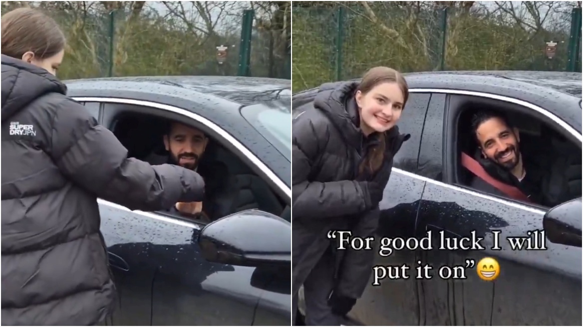 Φίλαθλος της Μάντσεστερ Γιουνάιτεντ δωρίζει «βραχιολάκι τύχης» στον Ρούμπεν Αμορίμ - Βίντεο