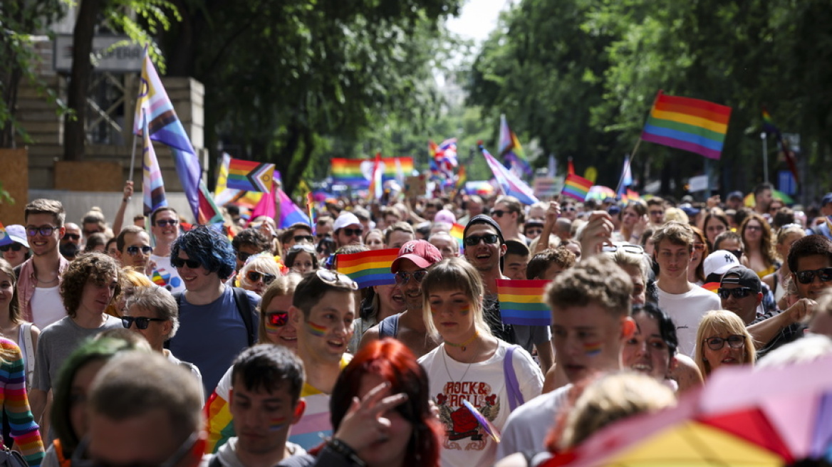Το Pride να γίνει σε κλειστό χώρο για να προστατευτούν τα παιδιά, λέει η κυβέρνηση Όρμπαν
