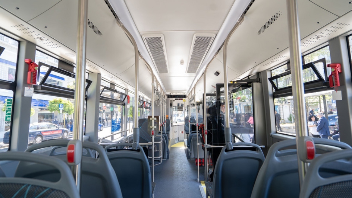 48χρονος έβγαζε φωτογραφίες τα πόδια και την ευαίσθητη περιοχή νεαρής κοπέλας μέσα σε λεωφορείο