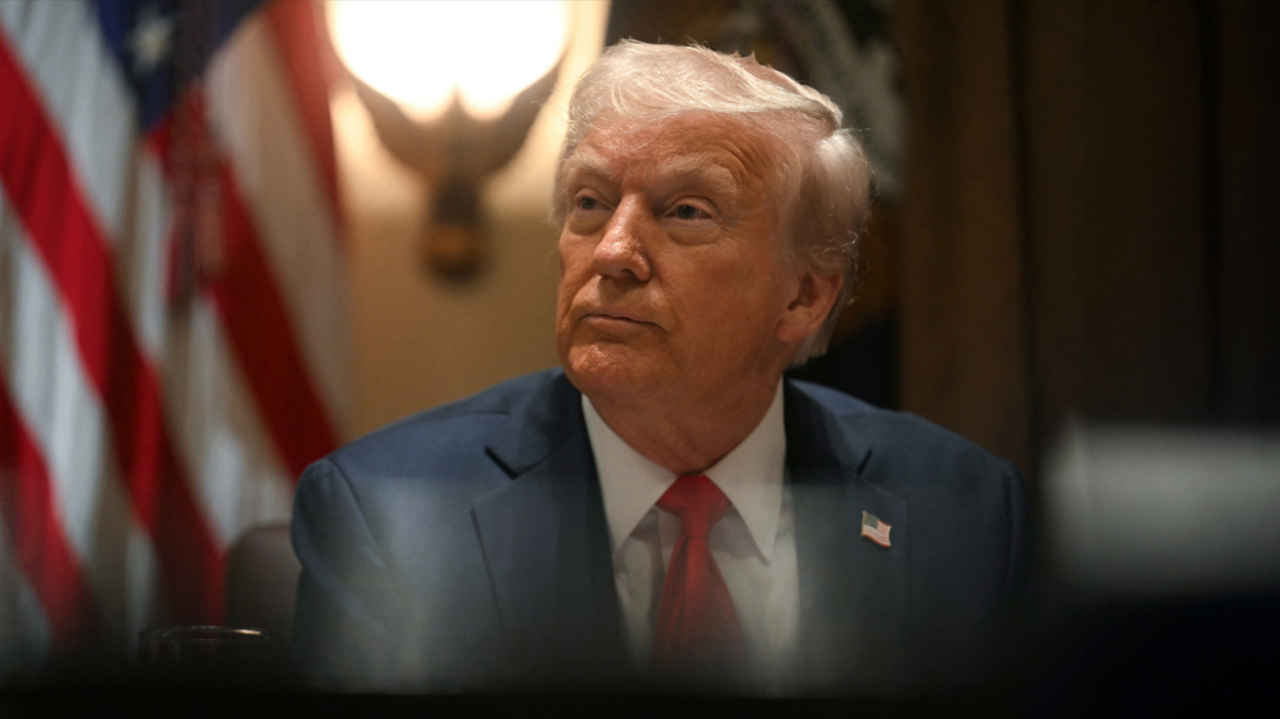 Η Κομισιόν δεσμεύεται να αντιδράσει «σθεναρά» στα σχέδια Τραμπ για επιβολή δασμών στις εισαγωγές από την Ευρώπη 