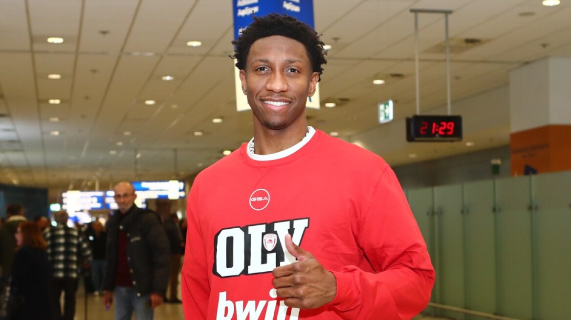 Ολυμπιακός: Δηλώθηκε στο ρόστερ της Basket League ο Λι αντί του Βιλντόζα