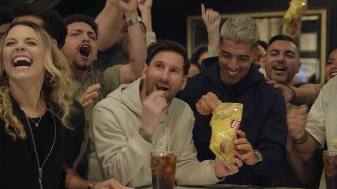 Μέσι, Σουάρες, Ανρί και Πουτέγιας «εισβάλλουν» σε μπαρ: Το βίντεο της νέας καμπάνιας χορηγού του Champions League