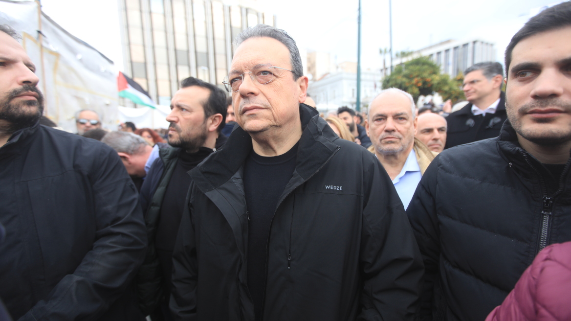 Την παραίτηση του Μιχάλη Χρυσοχοΐδη ζητά ο ΣΥΡΙΖΑ