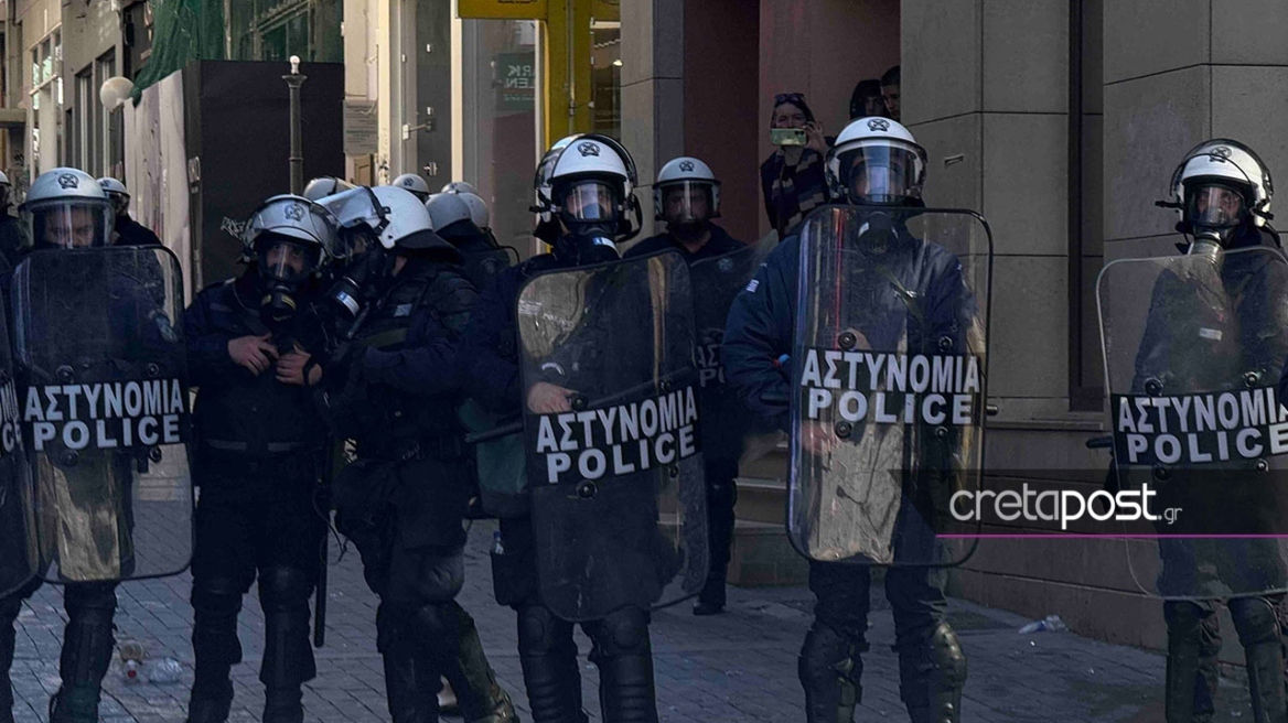 Επεισόδια μετά τη συγκέντρωση για τα Τέμπη στο Ηράκλειο – Πετροπόλεμος, χημικά και χρήση γκλοπ, δείτε φωτογραφίες