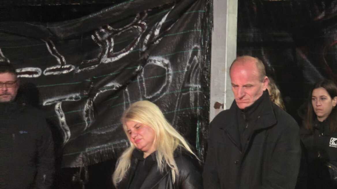 Εκδήλωση στη μνήμη της Κλαούντια Λάτα στον σιδηροδρομικό σταθμό της Λάρισας – Δείτε βίντεο και φωτογραφίες