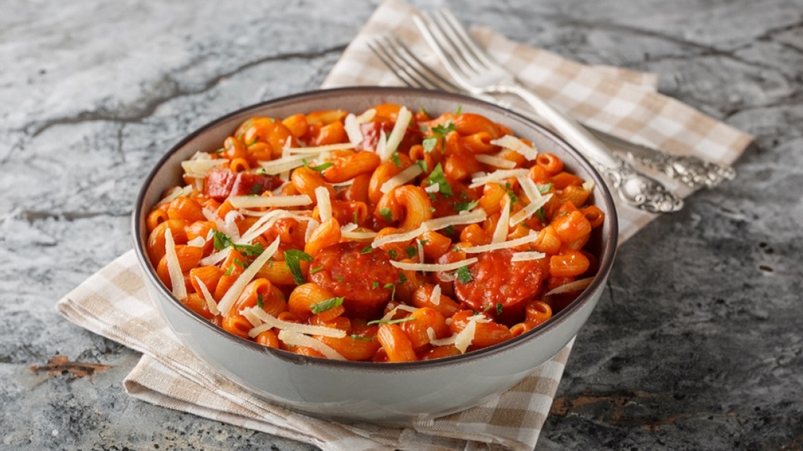 Λαχταριστές συνταγές με λουκάνικα, σύγκλινο και χοιρινό: Ένα πλήρες μενού για το Σαββατοκύριακο