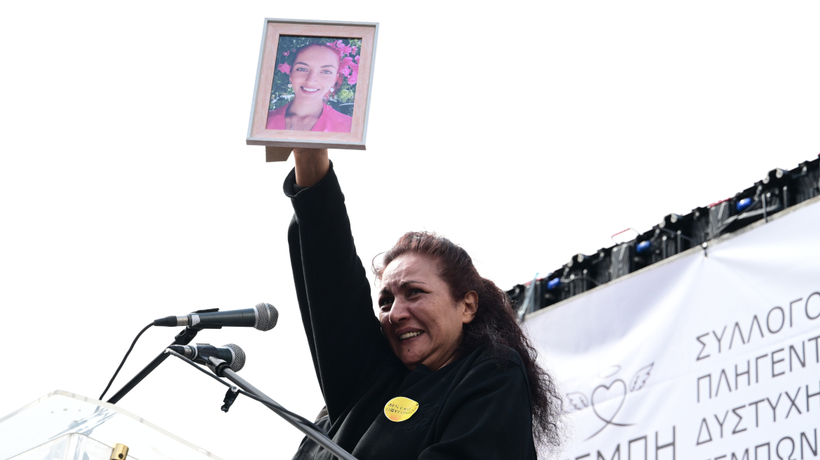 Είμαι εξοργισμένη, λέει η μητέρα της Κυριακής Γρίβα για τη μεταφορά της Βανδή με περιπολικό