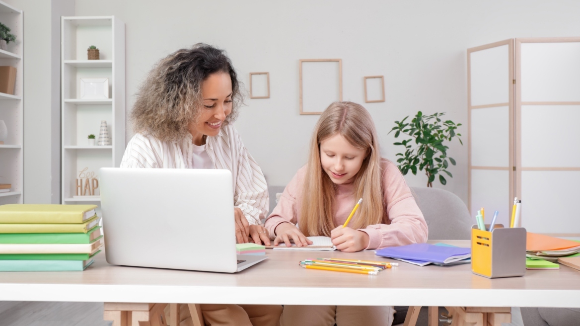 Άγχος και κατάθλιψη «κλείνουν» τα Ελληνόπουλα στο σπίτι – Αυξάνονται τα αιτήματα κατ’ οίκον διδασκαλίας