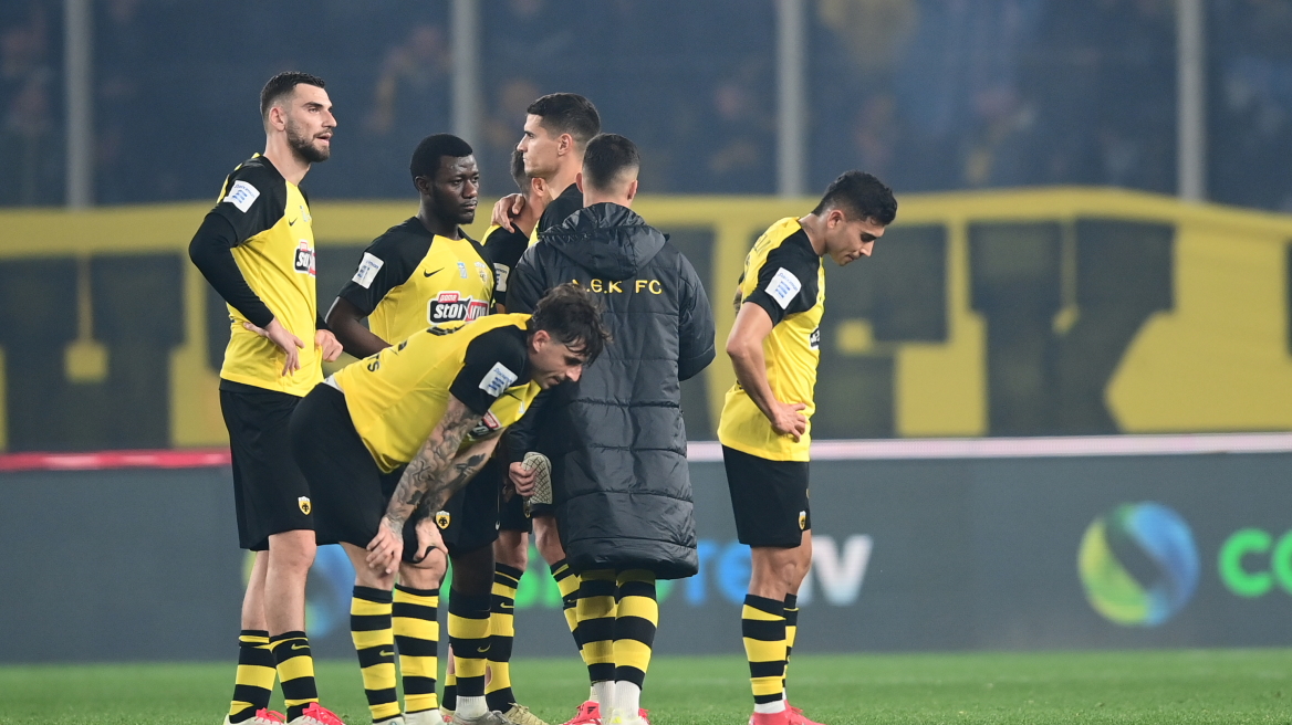 Αποδοκιμασίες από τον κόσμο της ΑΕΚ μετά την ήττα από τον Ολυμπιακό 