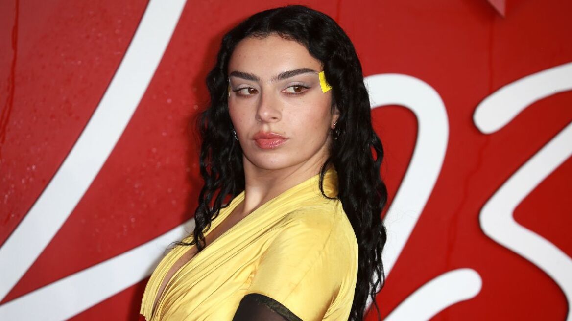 Brit Awards 2025: «Σάρωσε» η Charli XCX - Δείτε τη λίστα με τους νικητές