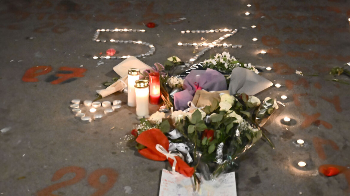 Τέμπη: Καθιστική διαμαρτυρία με κεριά στο Σύνταγμα το βράδυ του Σαββάτου - Δείτε φωτογραφίες και βίντεο