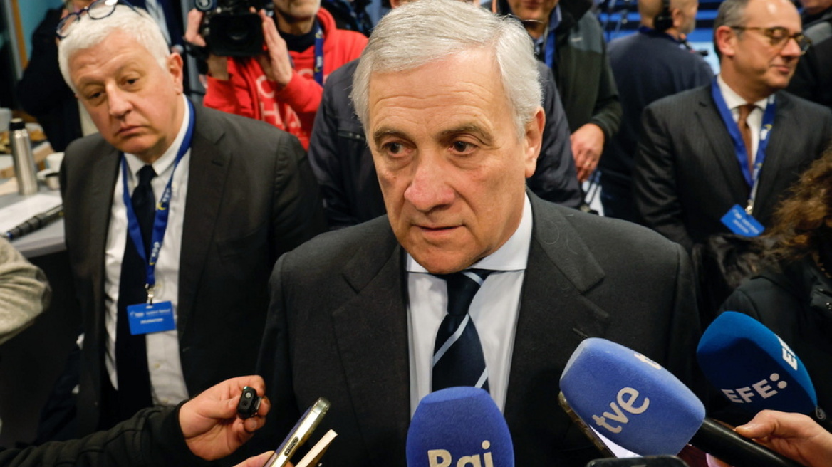 Σε παρεξήγηση απέδωσε την ακύρωση της συνάντησης στη Βεγγάζη ο Ιταλός ΥΠΕΞ Ταγιάνι