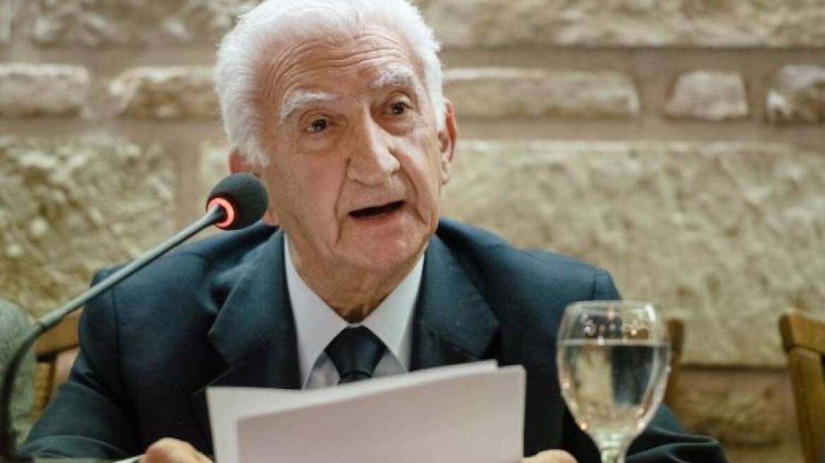 Πάτρα: Πέθανε ο συγγραφέας και ποιητής Σταύρος Ν. Ιντζεγιάννης