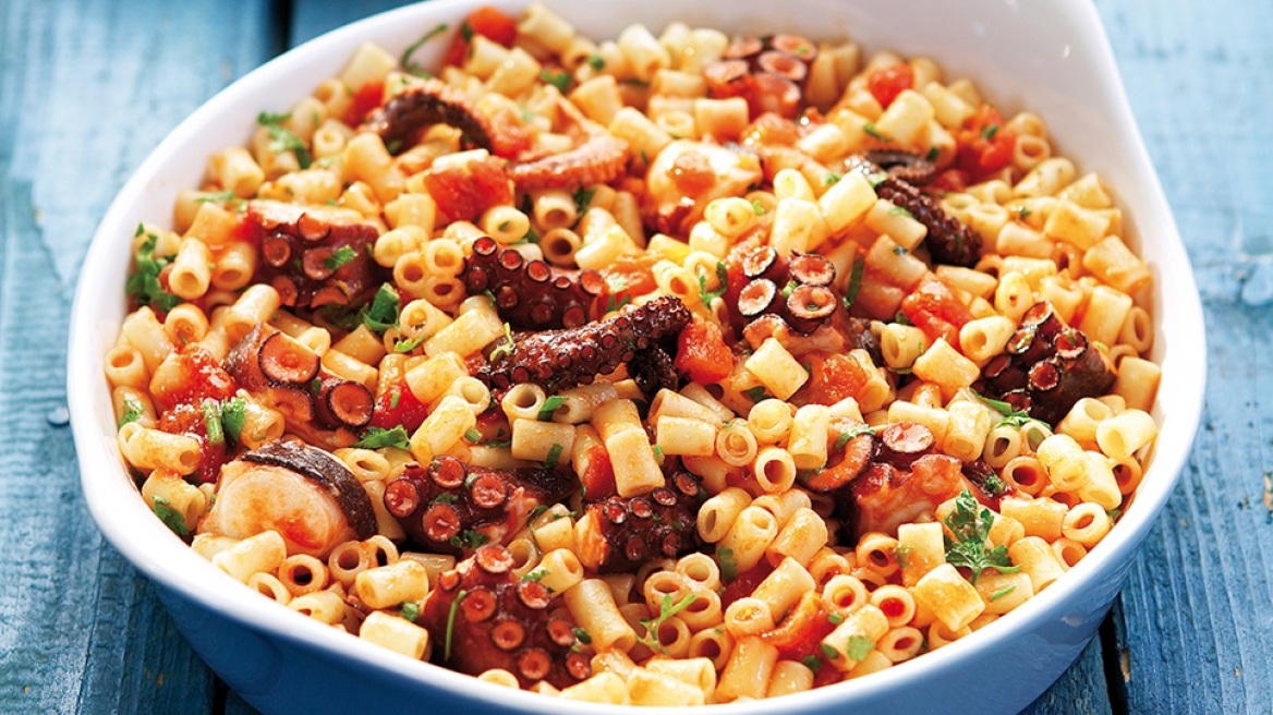 Η συνταγή της ημέρας. Χταπόδι με κοφτό μακαρονάκι. Το μενού της εβδομάδας (3/3 έως 9/3)