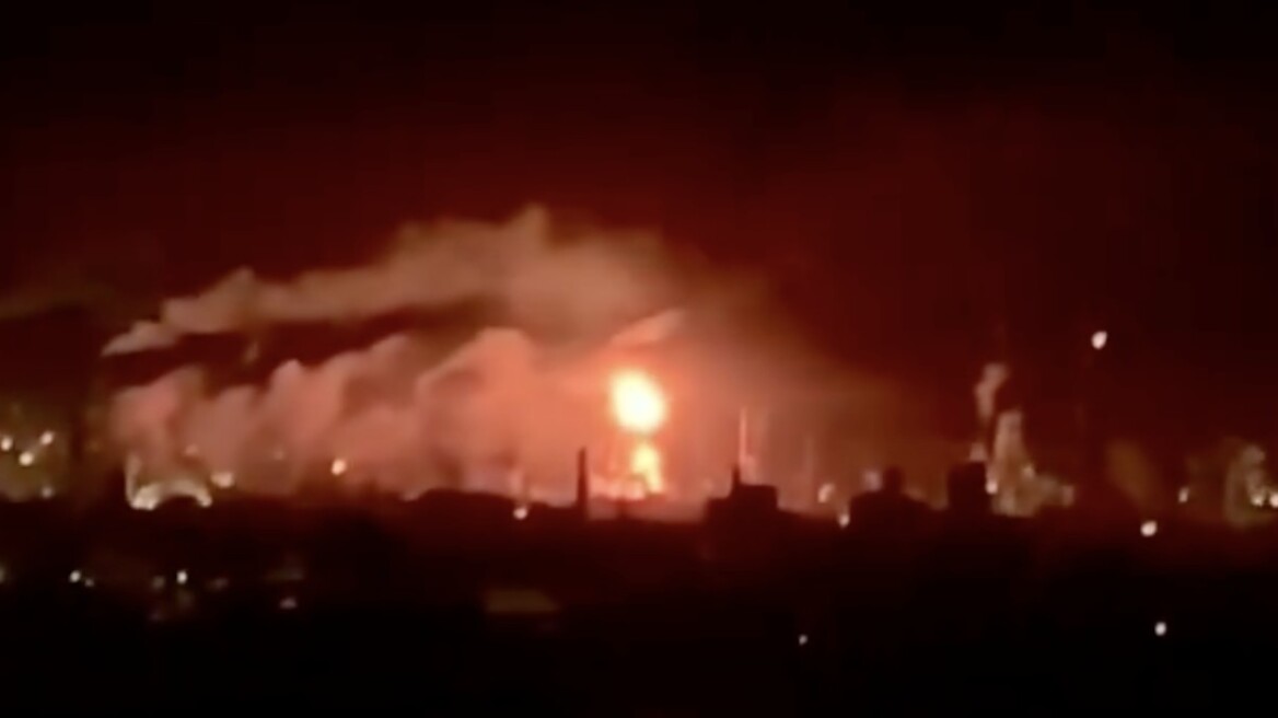 Πυρκαγιά σε διυλιστήριο πετρελαίου στη ρωσική πόλη Ουφά, 1.500 χιλιόμετρα από την Ουκρανία