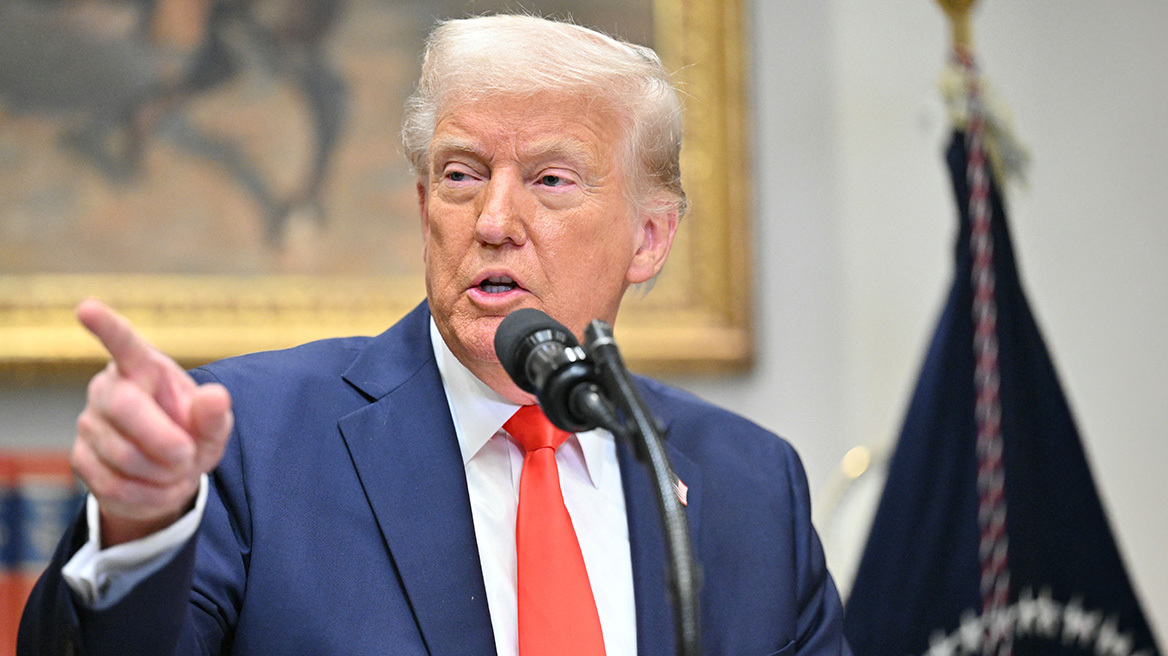 Άμεση παύση της στρατιωτικής βοήθειας προς την Ουκρανία αποφάσισε ο Τραμπ