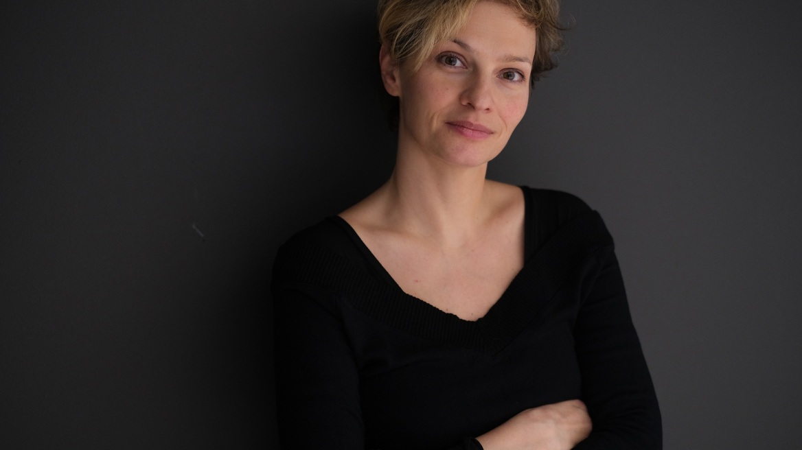 Η Αγγελική είναι ηθοποιός και δημιουργός του «Παρατηρητηρίου έμφυλων στερεοτύπων για γονείς και όχι μόνο»: «Και ο Μέσι φοράει ροζ»